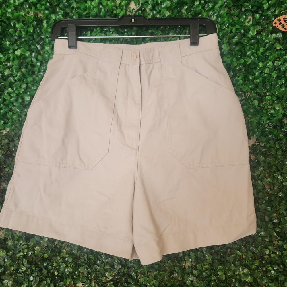 Vintage Liz Claiborne Women's Cream Shorts From The Liz Sports Series Size 12.